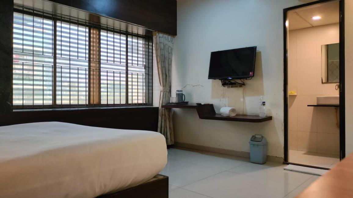Hotel Sai Nidhi Executive-Mindspace Airoli نافي مومباي المظهر الخارجي الصورة