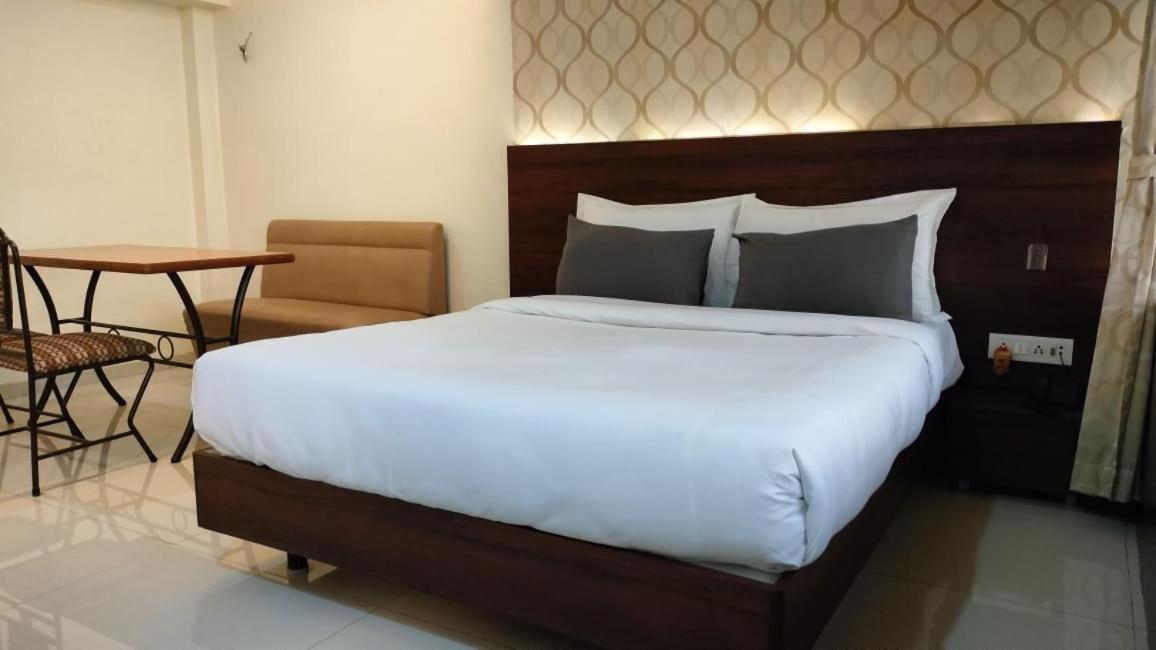 Hotel Sai Nidhi Executive-Mindspace Airoli نافي مومباي المظهر الخارجي الصورة