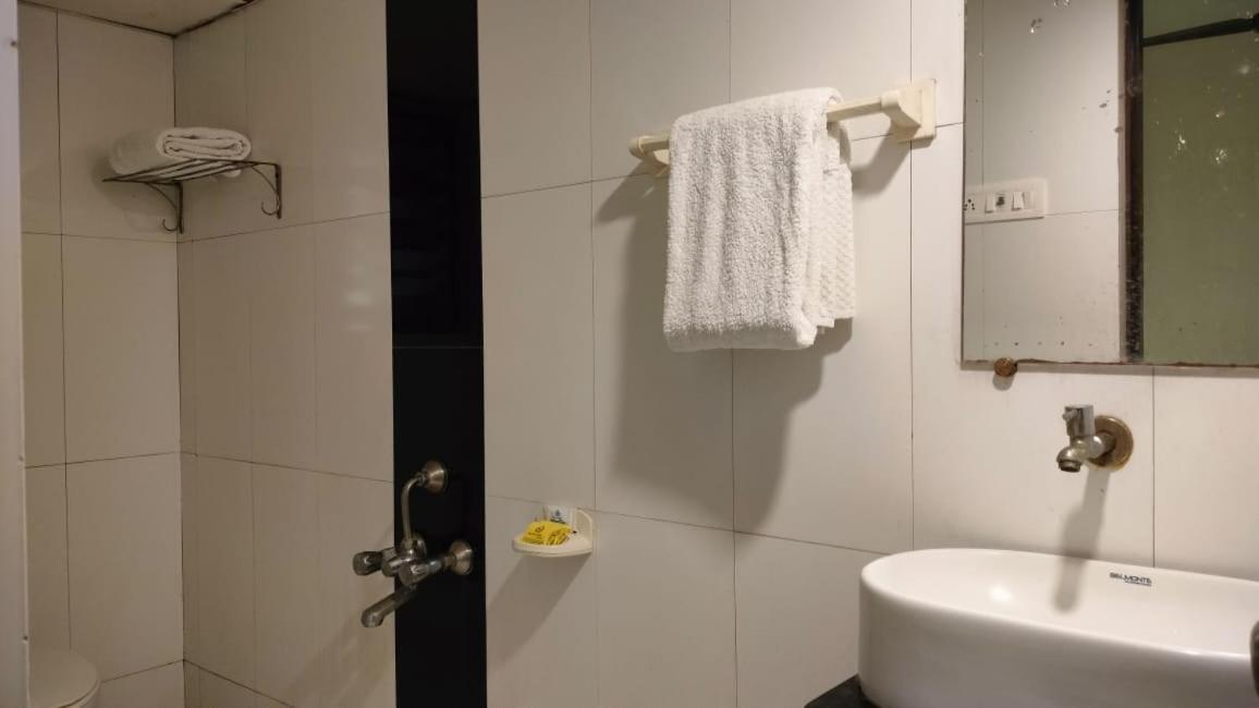 Hotel Sai Nidhi Executive-Mindspace Airoli نافي مومباي المظهر الخارجي الصورة